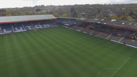 Лутон таун. Luton Town стадион. Кенилворт роуд Лутон. FC Luton Stadium. Стадион Лутон Англия.