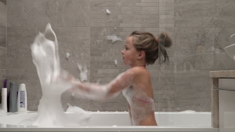 Bath videos girl Emily Ratajkowski
