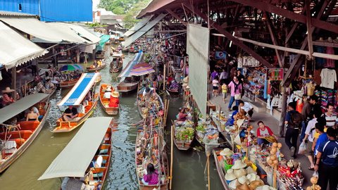 DAMNOEN SADUAK, THAILAND, FEBRUARY 25, 2012: (time-lapse view) Tourist are getting boat rides on Thailand's most famous floating market