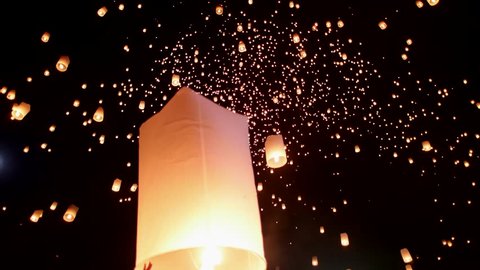 (4K)Sky lantern festival(yee peng lanna)in Chaing Mai, Thailand
