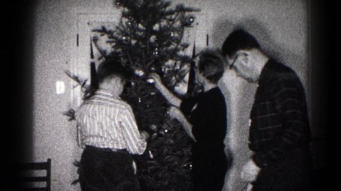 HAGERSTOWN, MARYLAND 1959: family is decorating their christmas tree