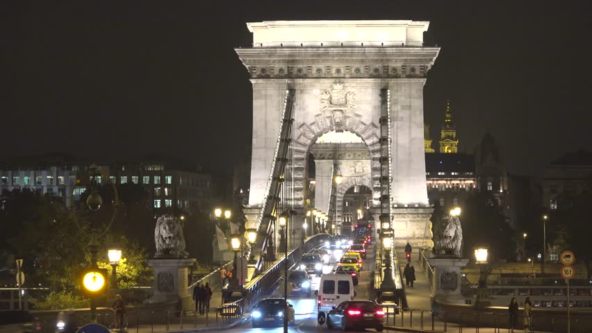Budapest Chain Bridge (Széchenyi) during night