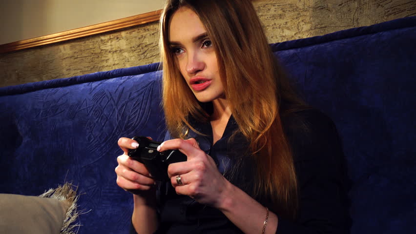 the girl is emotionally plays computer games