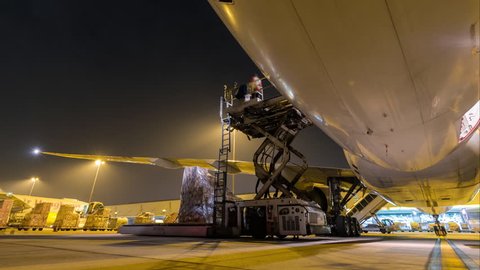 Outside cargo plane loading