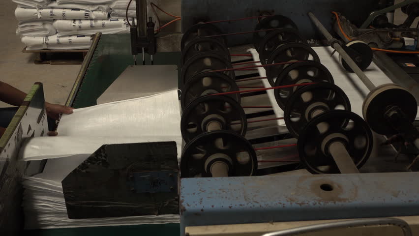 The process of plastic sack in extrusion equipment