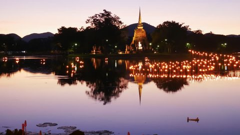4k day to night Time-lapse motion of  light in Buddha Statue at Temple in Loy Kratong Festival, Sukhothai Historical park , Thailand Adlı Stok Video