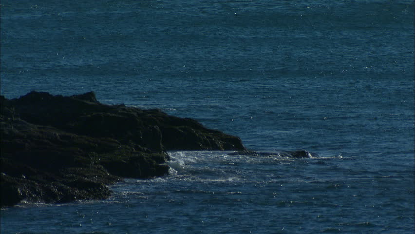 Small waves crashing against rocks