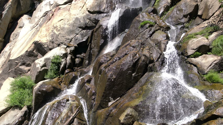 Kings Canyon 02 Grizzly Falls