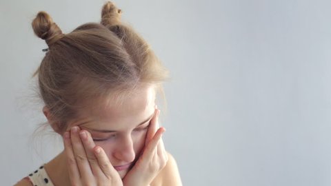 Sad Lonely Man Crying For Video De Stock 100 Libre De Droit Shutterstock