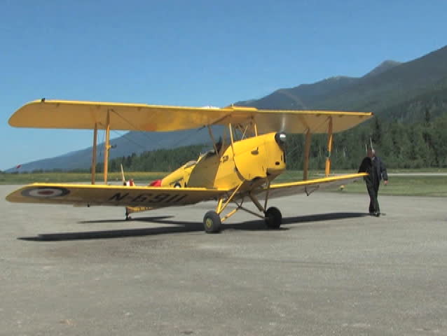 A 1938 Tiger Moth Airplane which is very difficult to fly