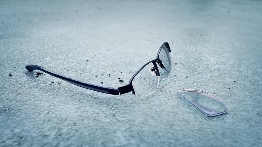 Разбитое очко. Разбитые очки в школе. He Stepped on broken Glass. Sunglasessbroken down..