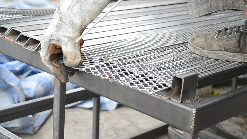 Welding steel with electrode welder
