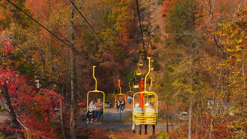 Video Stok Gatlinburg November 9 Tourists Riding Gatlinburg (100% Tanpa Roy...