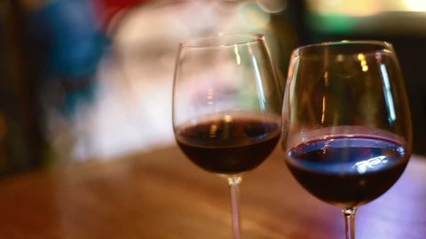 Four People Wine Glass Cheers の動画素材 ロイヤリティフリー Shutterstock