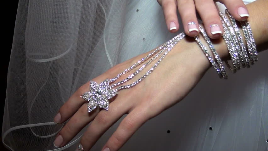 Hand jewellery on sale for gown