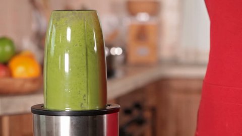 Making a green smoothie - removing the bowl from the blender