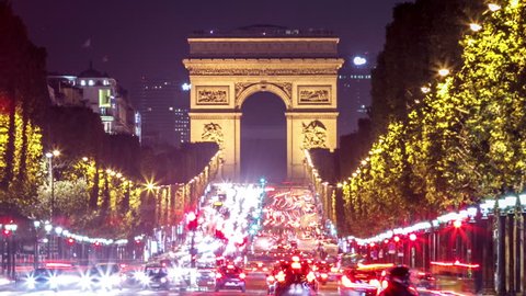 Time Lapse of the busy traffic on Avenue des Champs-\xCC\xE4lys?es. The Arc de Triomphe is in the background.