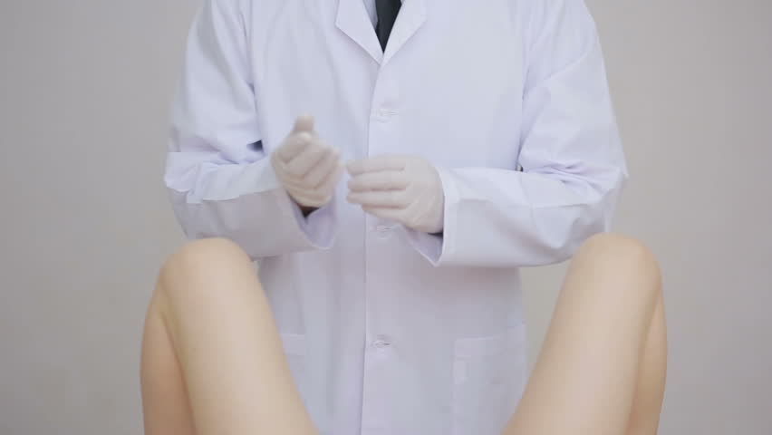 Врач мужик гинеколог. Врач гинеколог мужчина. Pelvic examination. Фото врача девушки гинеколога. Что надеть к гинекологу.