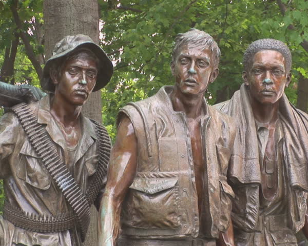 PAL: Vietnam War - statue in Washington, DC