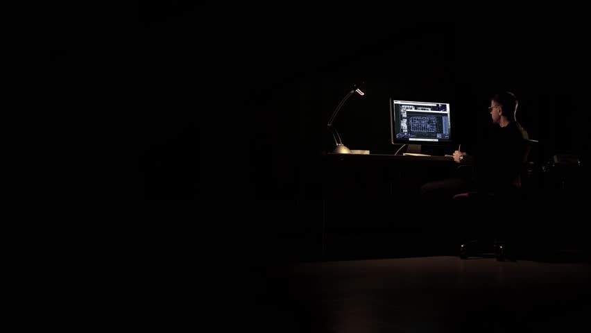 Man Working On Computer at Arkivvideomateriale (100 % royaltyfritt)  22612891 | Shutterstock