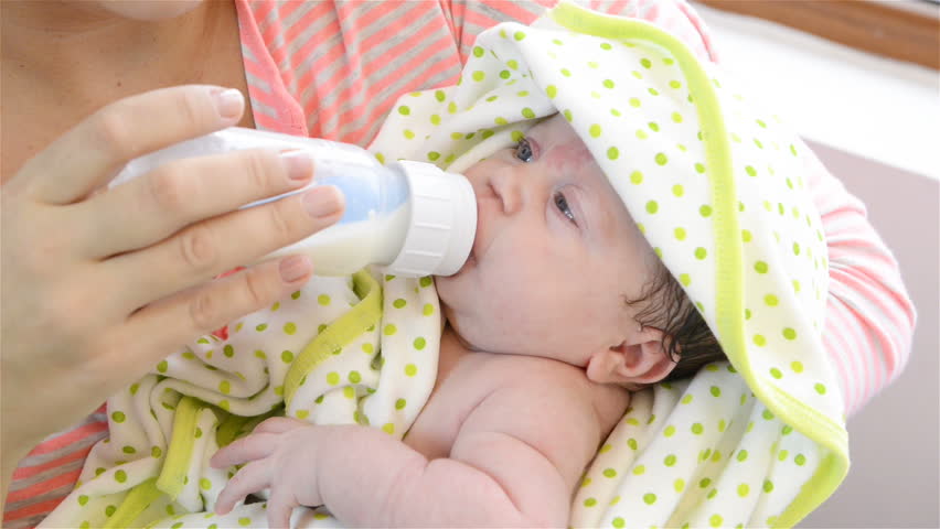 newborn drinking bottle