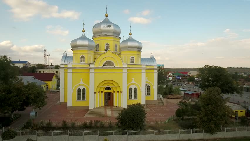 Комрат гагаузия. Гагаузия Комрат. Церковь в городе Комрат.