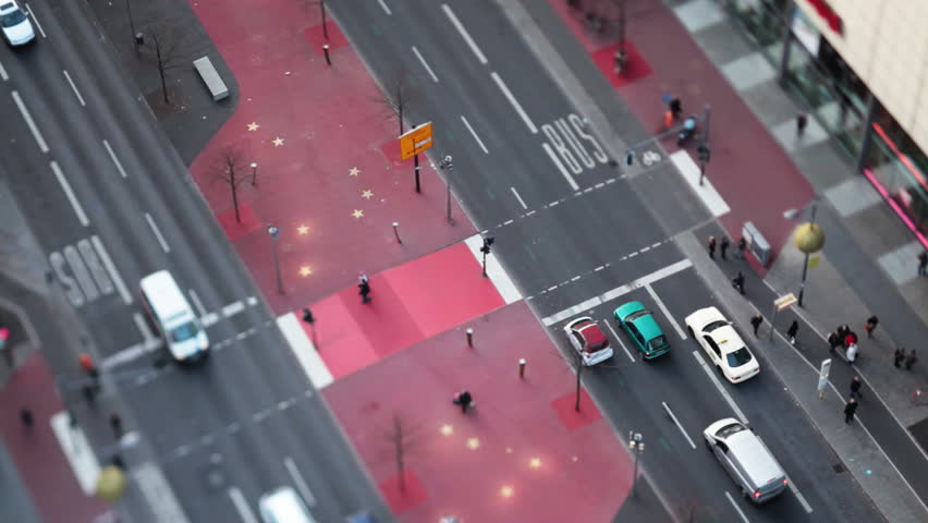 Pedestrian crossing and traffic in New York, USA
