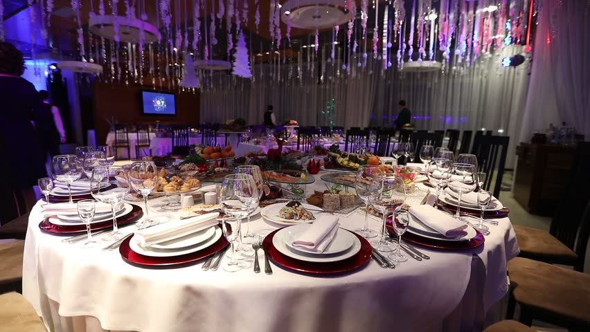 Banquet table with decor, a banquet in a restaurant, interior of the restaurant, Christmas decoration of the restaurant, decoration of the banquet hall, video, HD