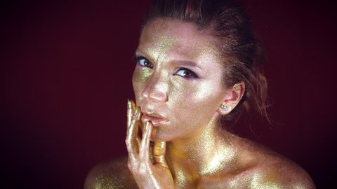 4k Studio Shot of a Golden Glittery Body Woman