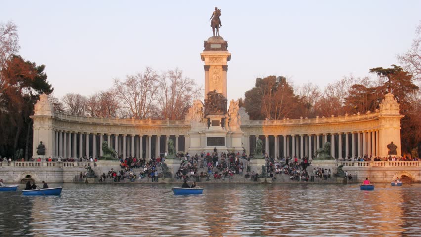 People have rest in Buen-Retiro park near memorial to king Alphonse XII, time lapse