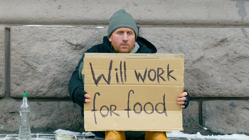 homeless man beg money on street: стоковое видео (без лицензионных платежей...
