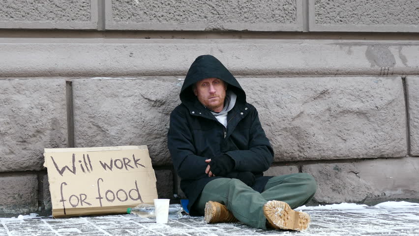 Video Stok homeless despair man city winter street (100% Tanpa Royalti) 231...