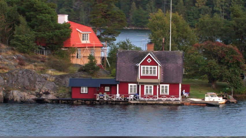 Scenic cottage at sea 