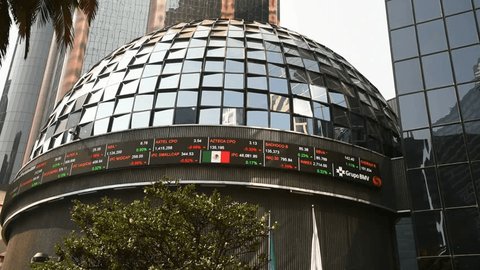 Mexico, Mexico City – 18 gennaio 2017: The benchmark stock market index for the Borsa of Mexico City, the currency exchange index, stock market ticker,