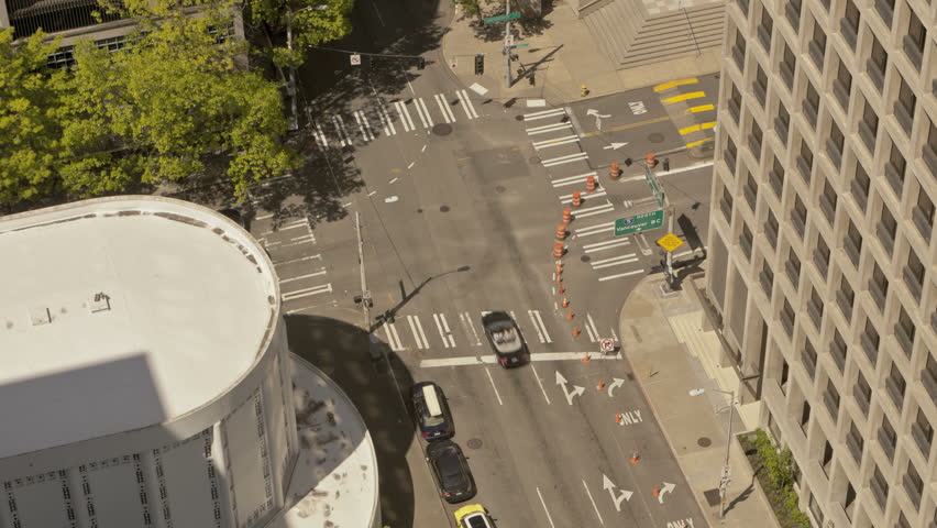 Timelapse of a crossing in Seattle with traffic passing by