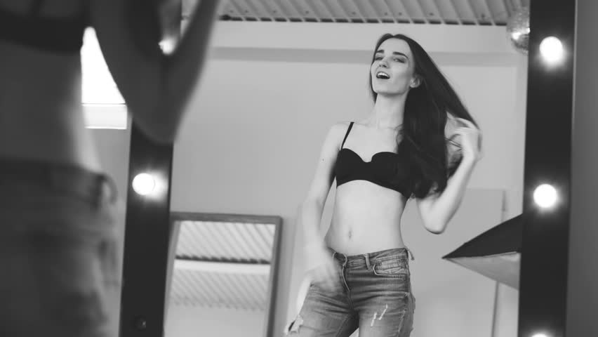 Models video topless 