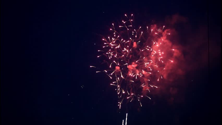 Midnight Fireworks Summer: stock video (100% bez autorských poplatků) 19063...