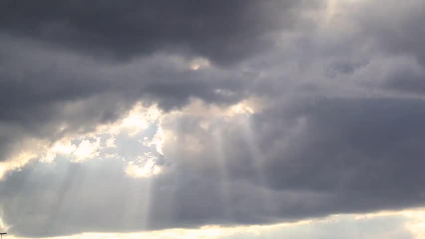Sunnbeams thru clouds time lapse
