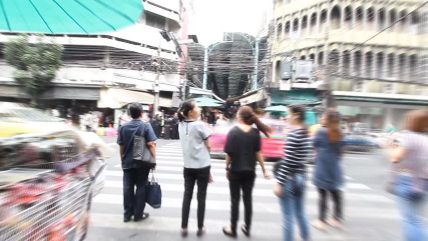6th Jan 2017. Bangkok, Thailand. Walking through a local market in Bangkok