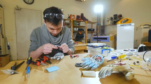 Engineer assembling innovative cybernetic bionic arm. Hi-tech innovative prosthetics. Video stock