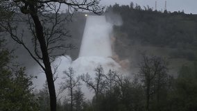 LAKE OROVILLE DAM CALIFORNIA EMERGENCY WATER RELEASE EROSION DAMAGE FLOOD ISSUES  200,000 EVACUATIONS NORTHERN CALIFORNIA FROM HEAVY RAIN  FLOODING  