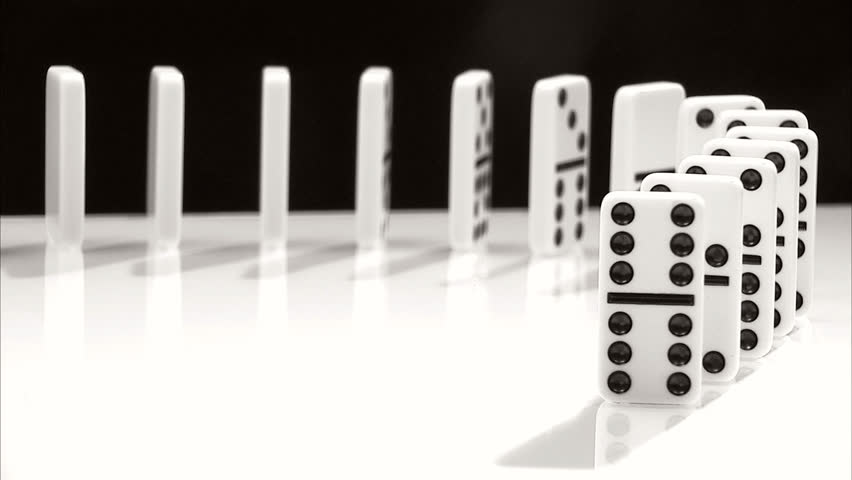 Row of Domino Tiles Falling. : vídeo stock (100% livre de direitos ...