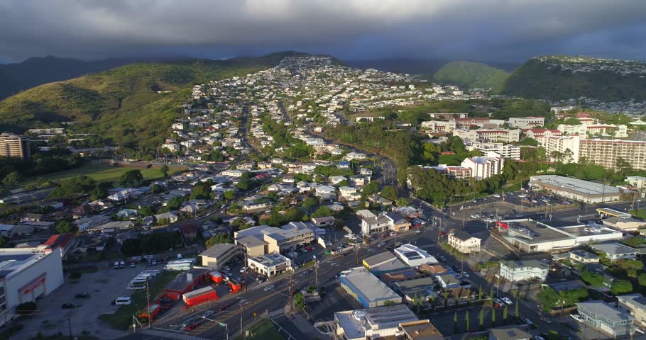 Homes on a hill Hawaii 30p