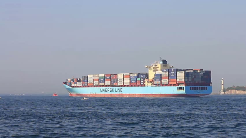 ISTANBUL - MAY 7: Container Ship, Maersk Kinloss (IMO: 9333022, UK) sails into