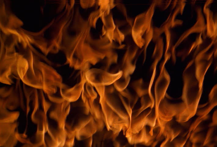 Живой костер. Догорающий костер. Огонь костер. Огонь анимация. Костер горит.