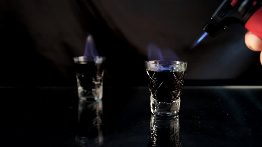 Barman Sets Fire Black Absinthe Arkivvideomateriale 100 Royaltyfritt 24647615 Shutterstock