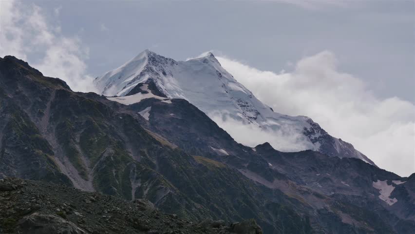 Early morning views of the Mount Cook, Aoraki, region of the South Island of New Zealand, including the surrounding mountains on a cloudy and overcast day. 