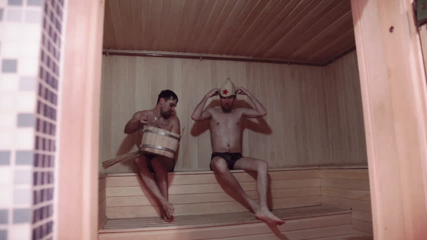 Пацаны в парной. Камера в мужской сауне. Парни сауна скрытая