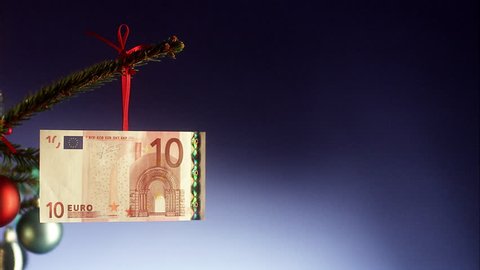 A euro note in a Christmas tree. Stock Video