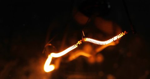Tungsten lightbulb flickering with power problems